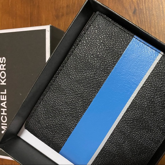 Michael Kors Wallet - Picture 2 of 3